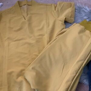 Figs jogger scrub set w Inala in a gold yellow color. Joggers a med. Inala xl